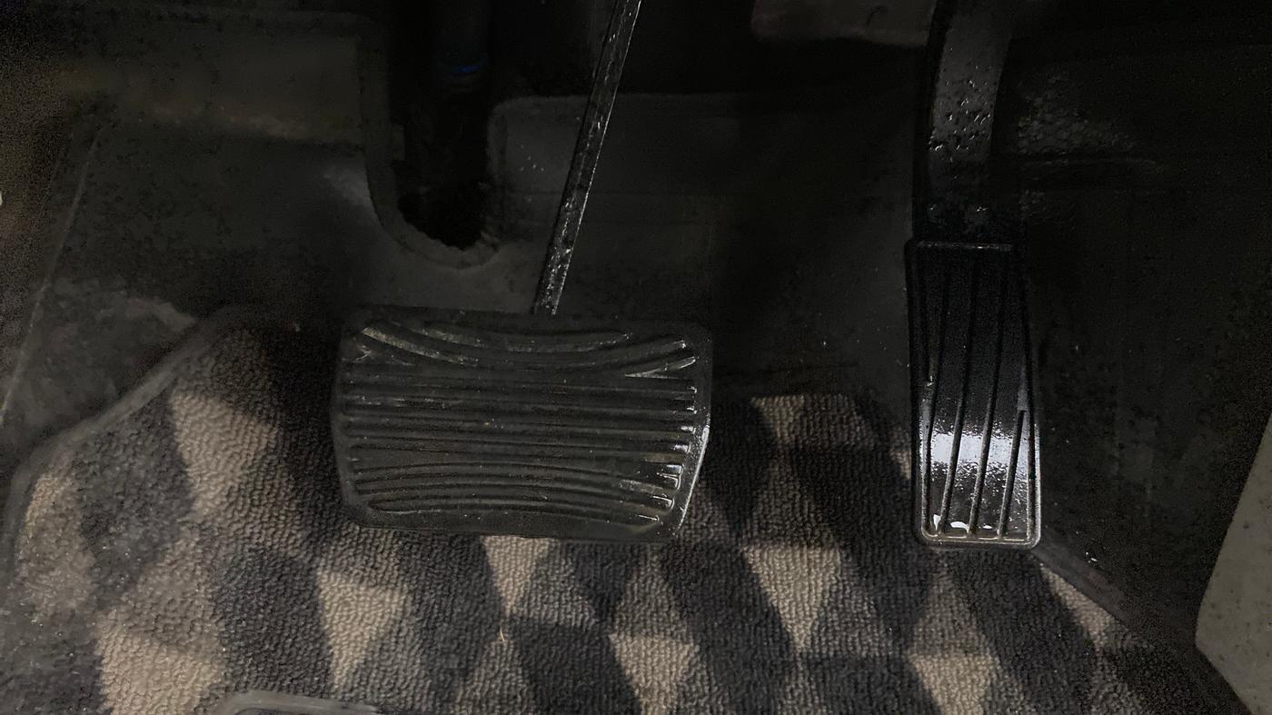 2022 Mahindra XUV300 W8 (O) 1.2 PETROL AMT, Petrol, Automatic, 11,127 km, Pedals
