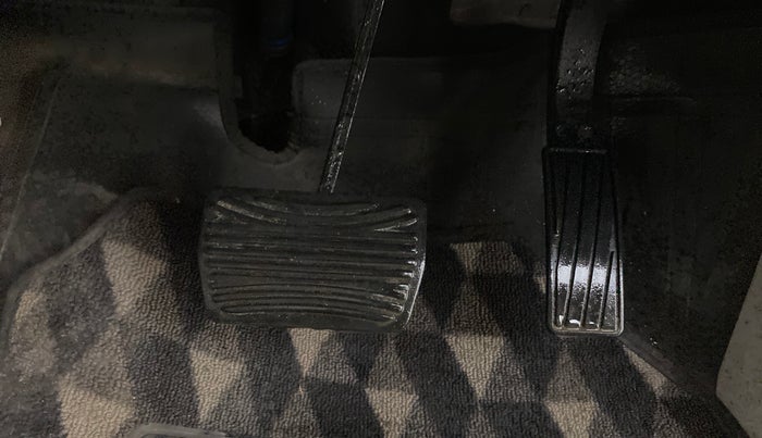 2022 Mahindra XUV300 W8 (O) 1.2 PETROL AMT, Petrol, Automatic, 11,127 km, Pedals