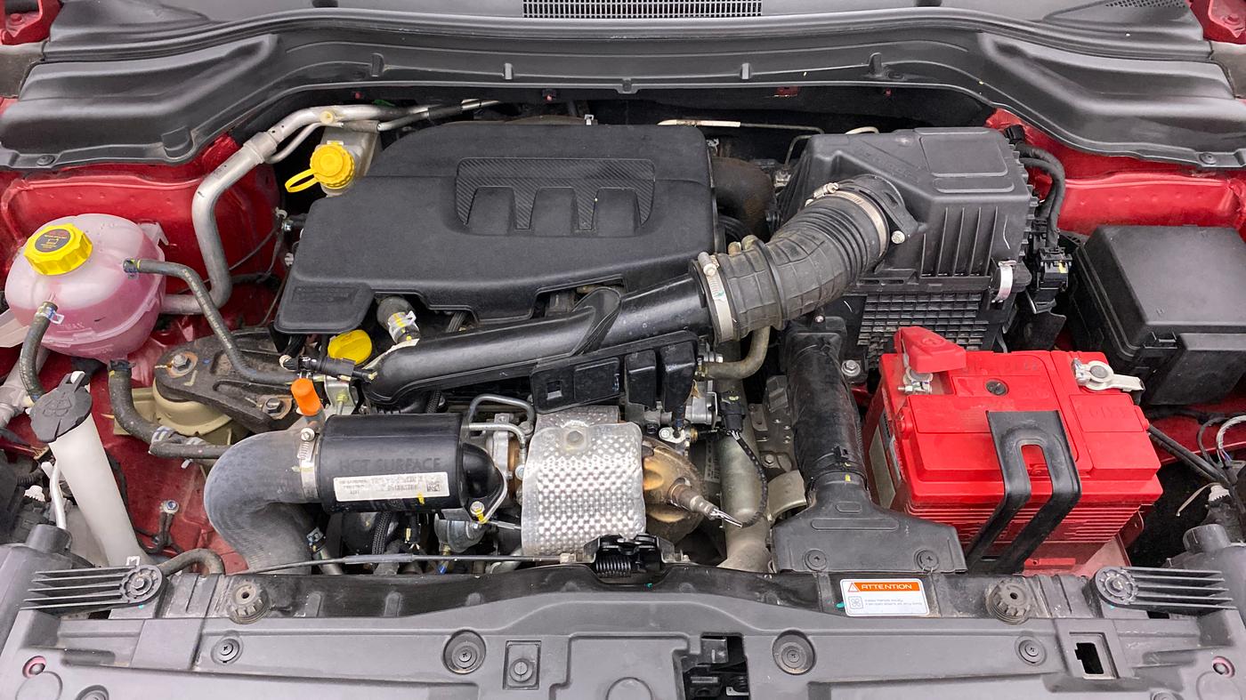 2022 Mahindra XUV300 W8 (O) 1.2 PETROL AMT, Petrol, Automatic, 11,127 km, Open Bonet