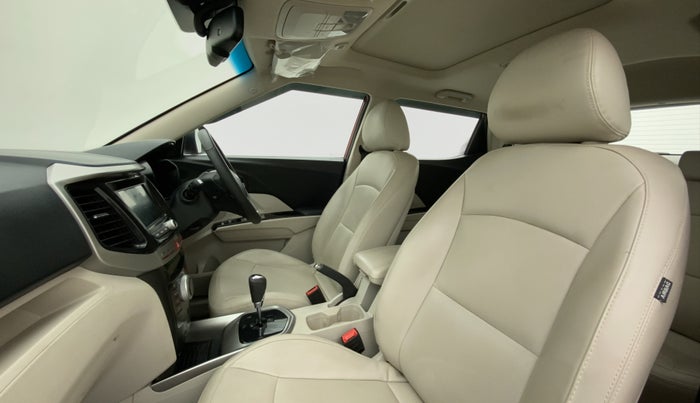 2022 Mahindra XUV300 W8 (O) 1.2 PETROL AMT, Petrol, Automatic, 11,127 km, Right Side Front Door Cabin