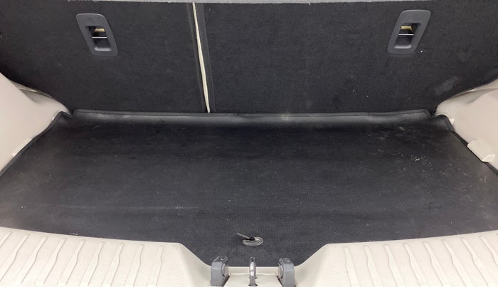 2022 Mahindra XUV300 W8 (O) 1.2 PETROL AMT, Petrol, Automatic, 11,127 km, Boot Inside