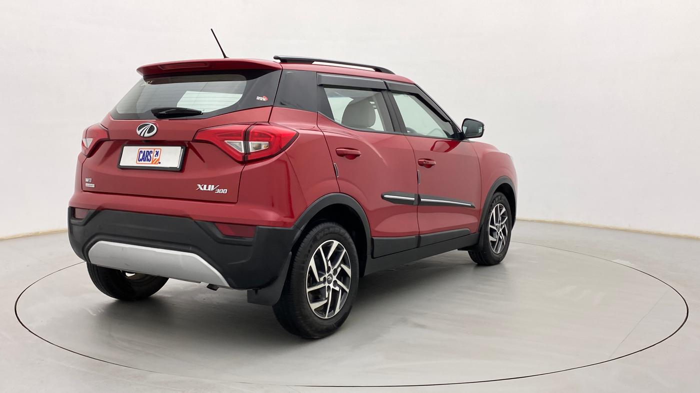 2022 Mahindra XUV300 W8 (O) 1.2 PETROL AMT, Petrol, Automatic, 11,127 km, Right Back Diagonal