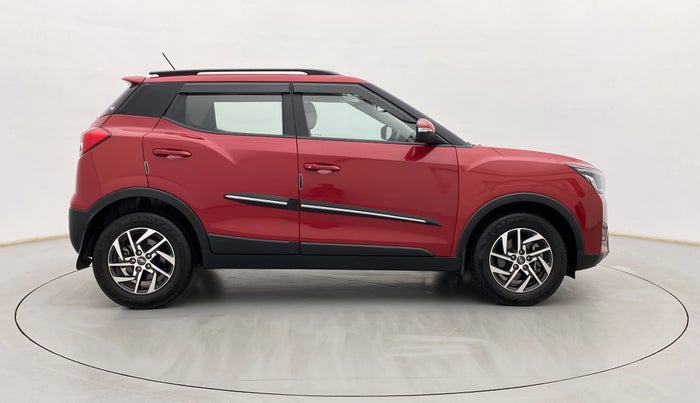 2022 Mahindra XUV300 W8 (O) 1.2 PETROL AMT, Petrol, Automatic, 11,127 km, Right Side View