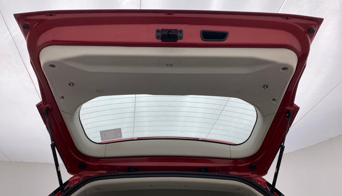 2022 Mahindra XUV300 W8 (O) 1.2 PETROL AMT, Petrol, Automatic, 11,127 km, Boot Door Open