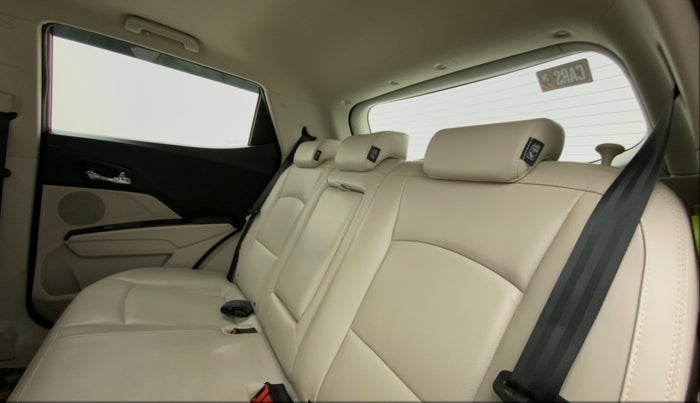2022 Mahindra XUV300 W8 (O) 1.2 PETROL AMT, Petrol, Automatic, 11,127 km, Right Side Rear Door Cabin