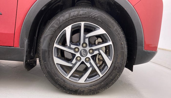 2022 Mahindra XUV300 W8 (O) 1.2 PETROL AMT, Petrol, Automatic, 11,127 km, Right Front Wheel