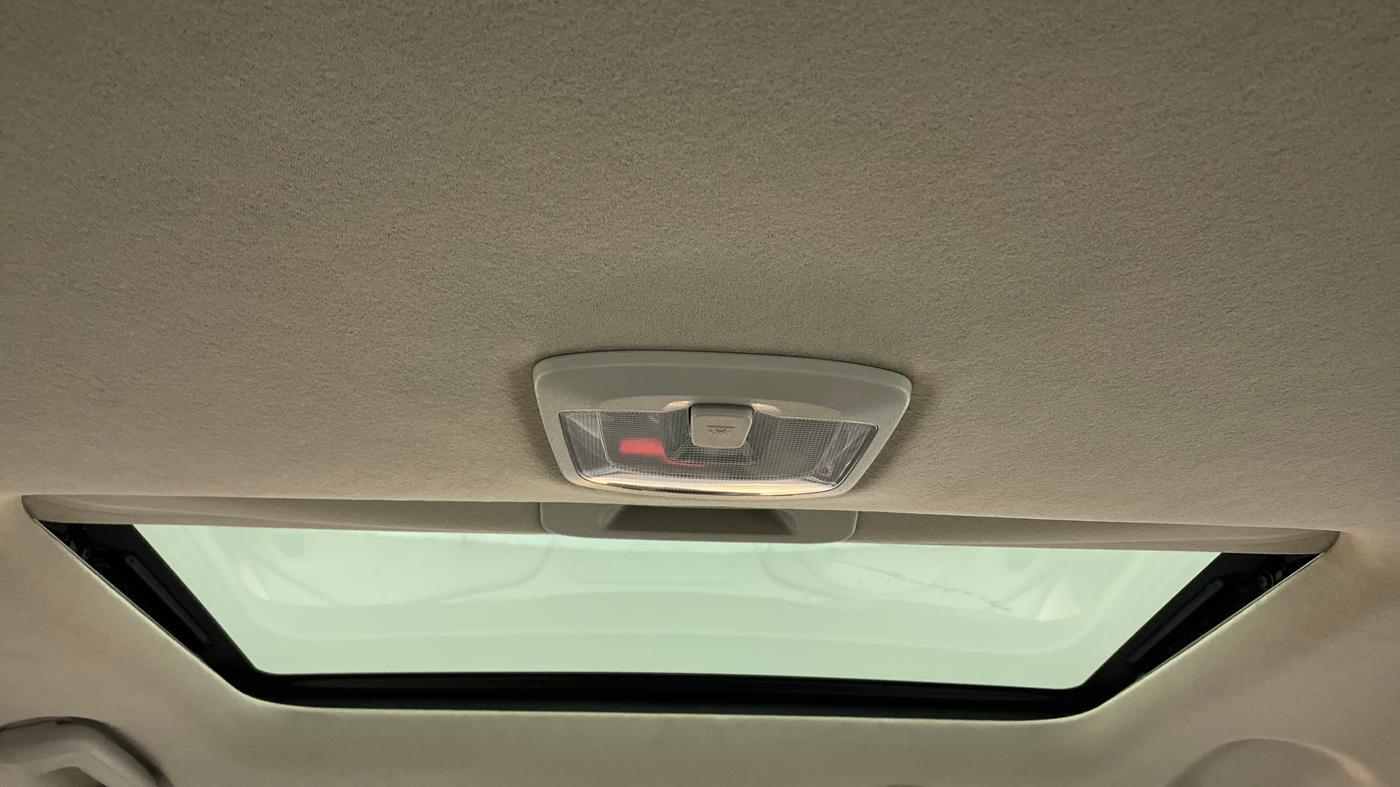 2022 Mahindra XUV300 W8 (O) 1.2 PETROL AMT, Petrol, Automatic, 11,127 km, Moonroof/ Sunroof