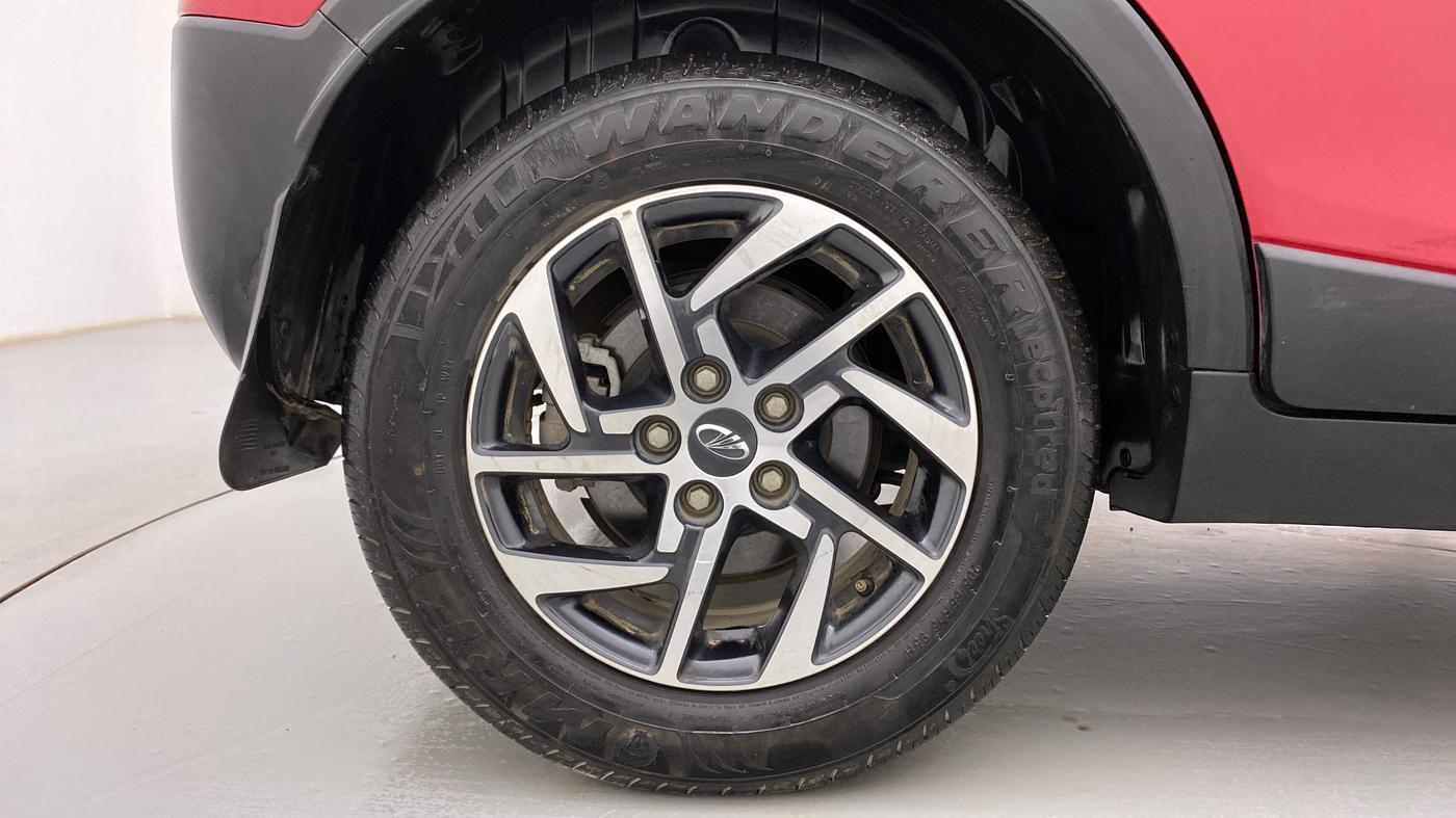 2022 Mahindra XUV300 W8 (O) 1.2 PETROL AMT, Petrol, Automatic, 11,127 km, Right Rear Wheel