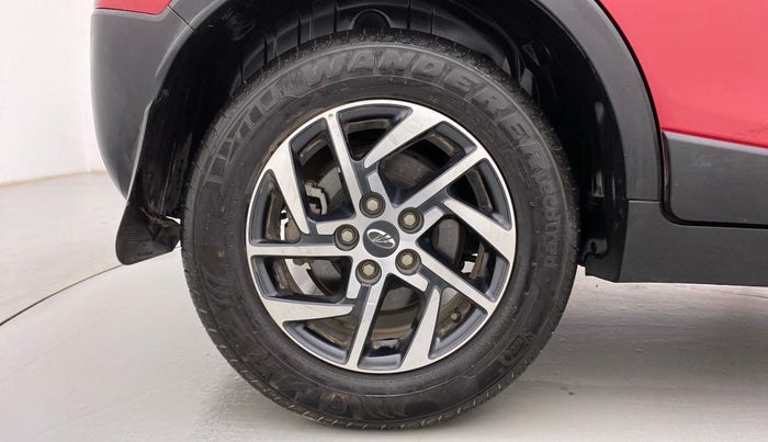 2022 Mahindra XUV300 W8 (O) 1.2 PETROL AMT, Petrol, Automatic, 11,127 km, Right Rear Wheel