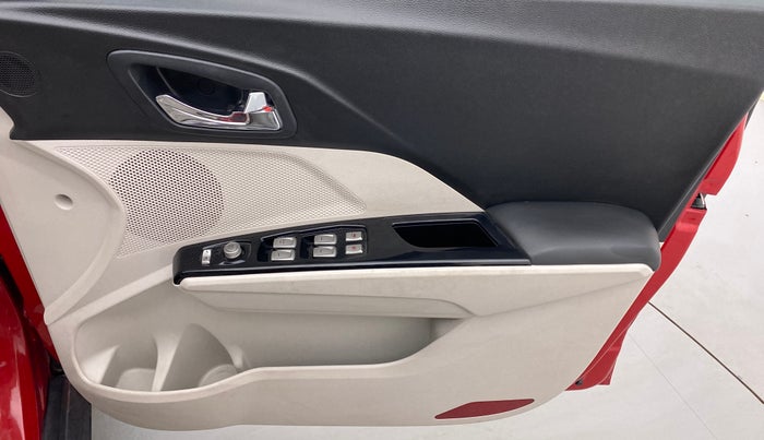 2022 Mahindra XUV300 W8 (O) 1.2 PETROL AMT, Petrol, Automatic, 11,127 km, Driver Side Door Panels Control