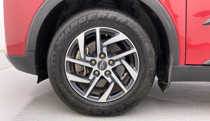 2022 Mahindra XUV300 W8 (O) 1.2 PETROL AMT, Petrol, Automatic, 11,127 km, Left Front Wheel