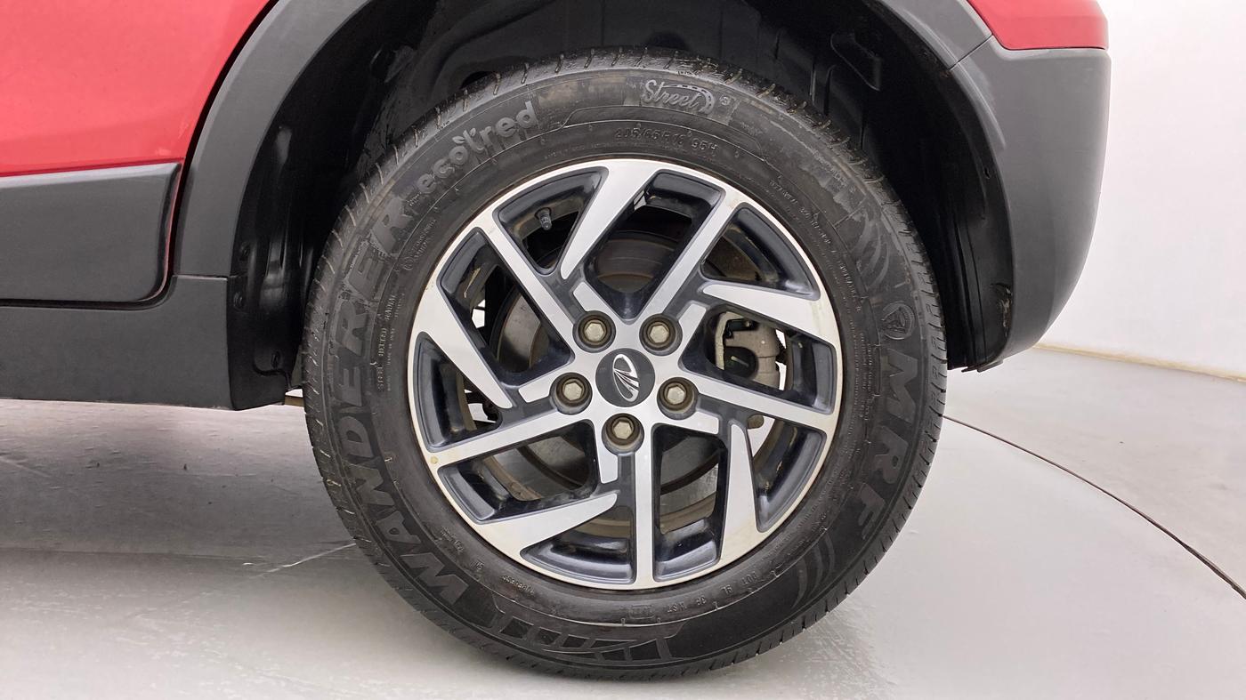 2022 Mahindra XUV300 W8 (O) 1.2 PETROL AMT, Petrol, Automatic, 11,127 km, Left Rear Wheel
