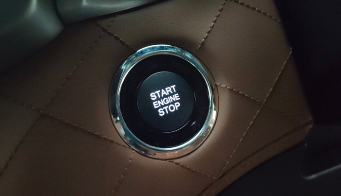 2022 Mahindra ALTURAS G4 4WD AT, Diesel, Automatic, 28,121 km, Keyless Start/ Stop Button