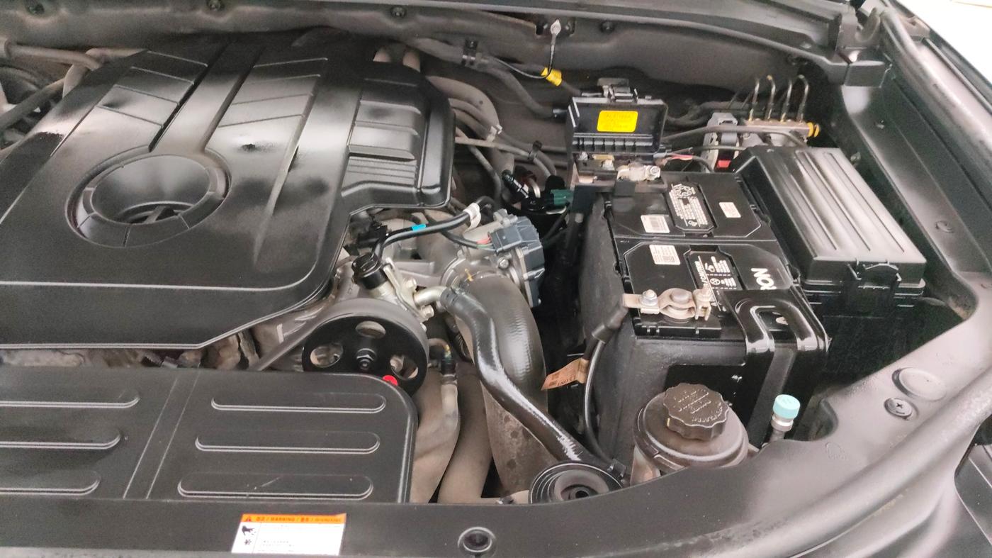 2022 Mahindra ALTURAS G4 4WD AT, Diesel, Automatic, 28,121 km, Engine View - Left