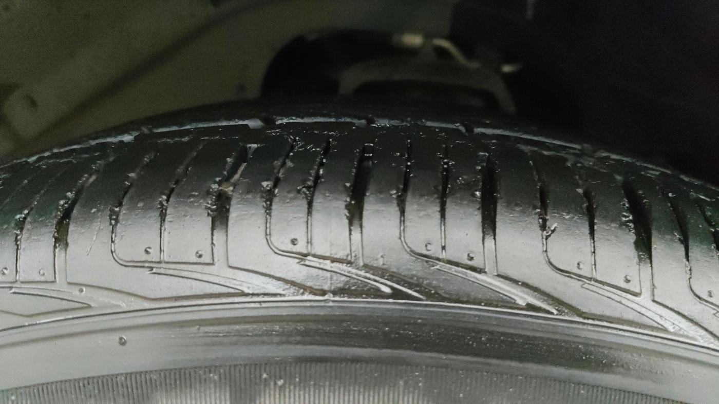 2022 Mahindra ALTURAS G4 4WD AT, Diesel, Automatic, 28,121 km, Left Front Tyre Tread