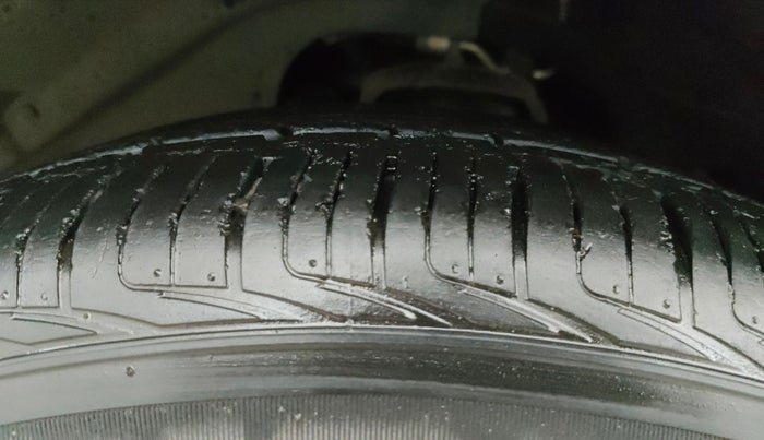 2022 Mahindra ALTURAS G4 4WD AT, Diesel, Automatic, 28,121 km, Left Front Tyre Tread