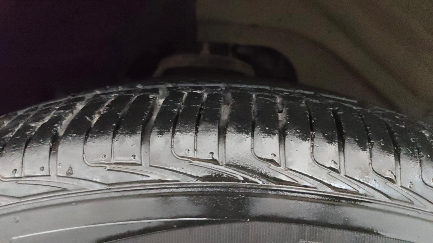 2022 Mahindra ALTURAS G4 4WD AT, Diesel, Automatic, 28,121 km, Right Front Tyre Tread