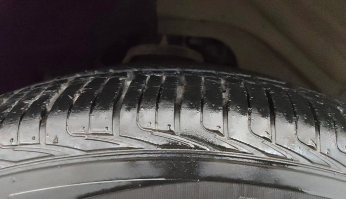 2022 Mahindra ALTURAS G4 4WD AT, Diesel, Automatic, 28,121 km, Right Front Tyre Tread