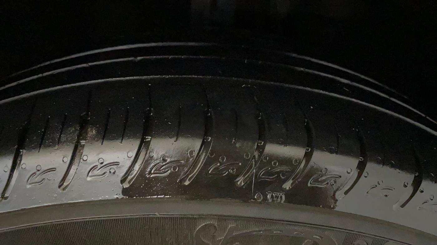 2022 KIA CARENS PRESTIGE PLUS 1.4 PETROL 7 STR, Petrol, Manual, 21,288 km, Right Front Tyre Tread