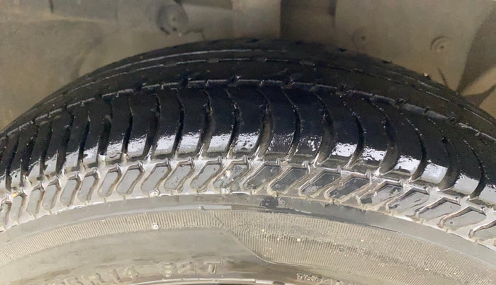 2015 Ford Figo Aspire AMBIENTE 1.2 PETROL, Petrol, Manual, 21,424 km, Right Front Tyre Tread