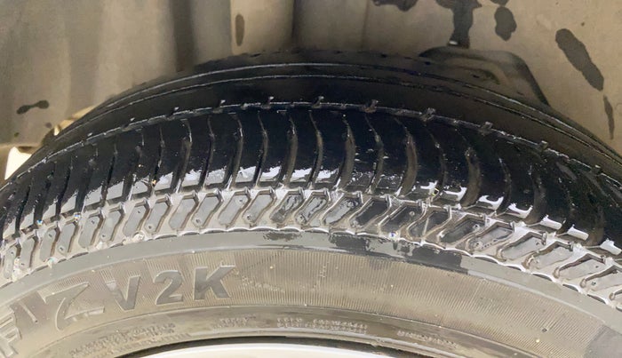 2015 Ford Figo Aspire AMBIENTE 1.2 PETROL, Petrol, Manual, 21,424 km, Right Rear Tyre Tread