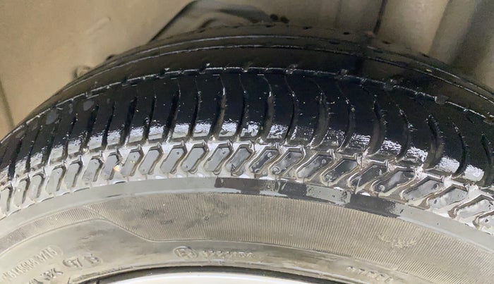 2015 Ford Figo Aspire AMBIENTE 1.2 PETROL, Petrol, Manual, 21,424 km, Left Rear Tyre Tread