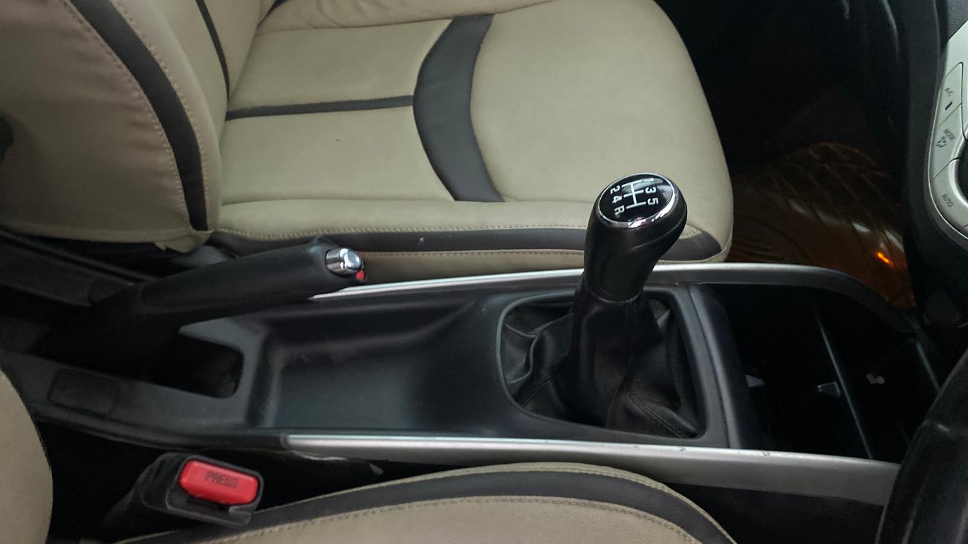 2016 Maruti Baleno ALPHA PETROL 1.2, Petrol, Manual, 32,844 km, Gear Lever