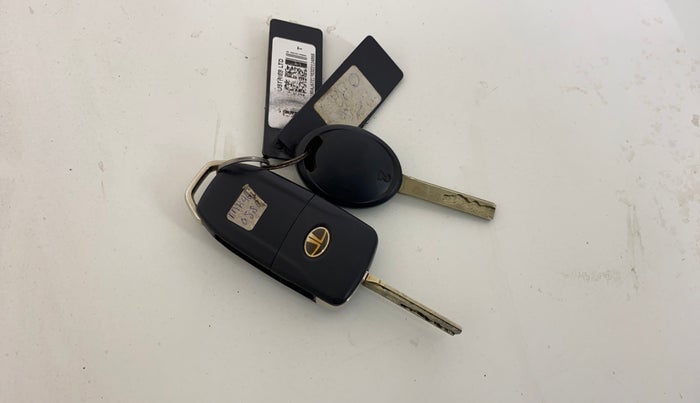 2022 Tata Tiago XZ PLUS CNG, CNG, Manual, 95,093 km, Key Close Up