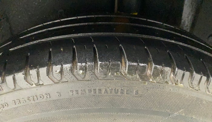 2011 Maruti Swift LXI, Petrol, Manual, 81,771 km, Left Rear Tyre Tread