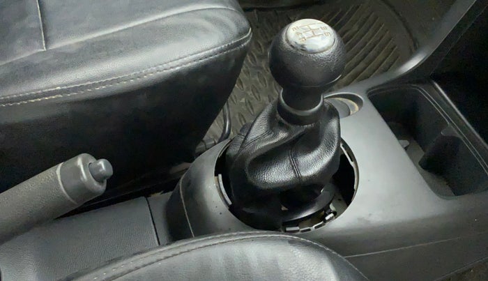 2011 Maruti Swift LXI, Petrol, Manual, 81,771 km, Gear lever - Boot cover slightly torn