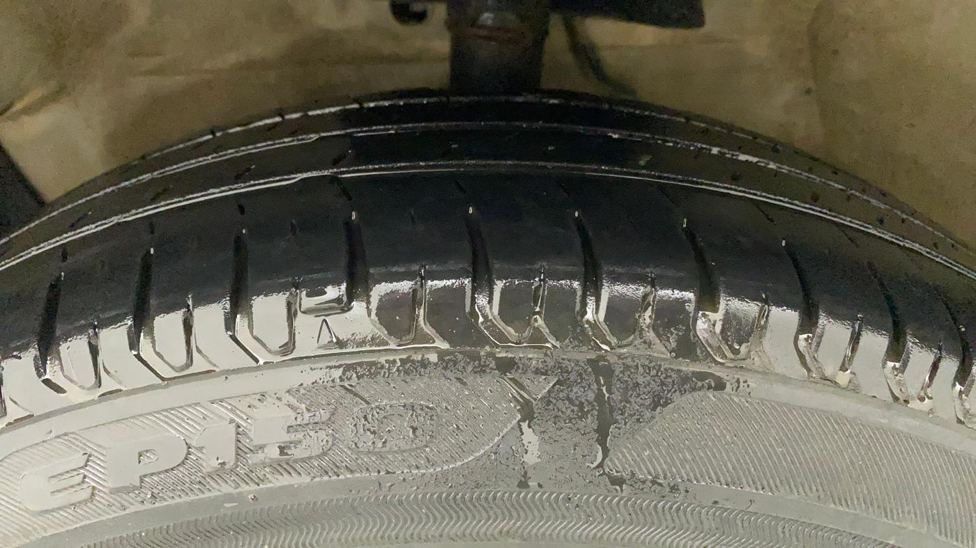 2011 Maruti Swift LXI, Petrol, Manual, 81,771 km, Left Front Tyre Tread