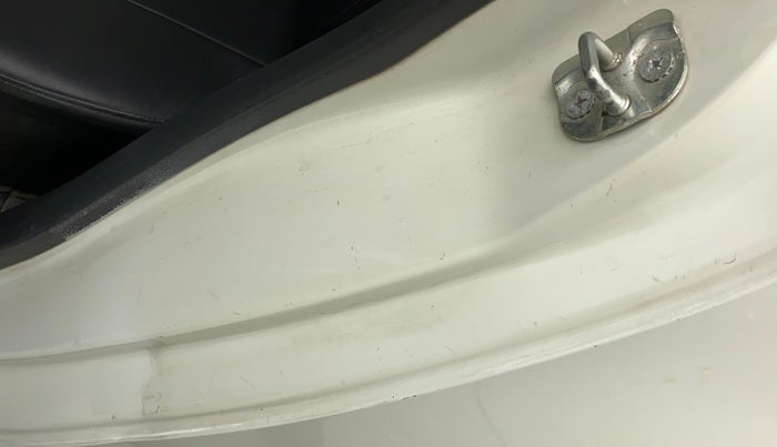 2011 Maruti Swift LXI, Petrol, Manual, 81,771 km, Left C pillar - Minor scratches