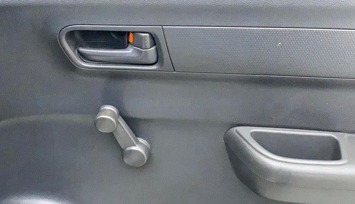 2011 Maruti Swift LXI, Petrol, Manual, 81,771 km, Right front window switch / handle - Power window makes minor noise