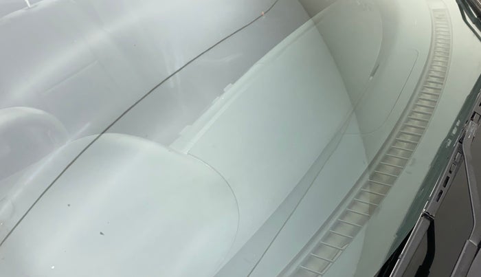 2011 Maruti Swift LXI, Petrol, Manual, 81,771 km, Front windshield - Minor spot on windshield