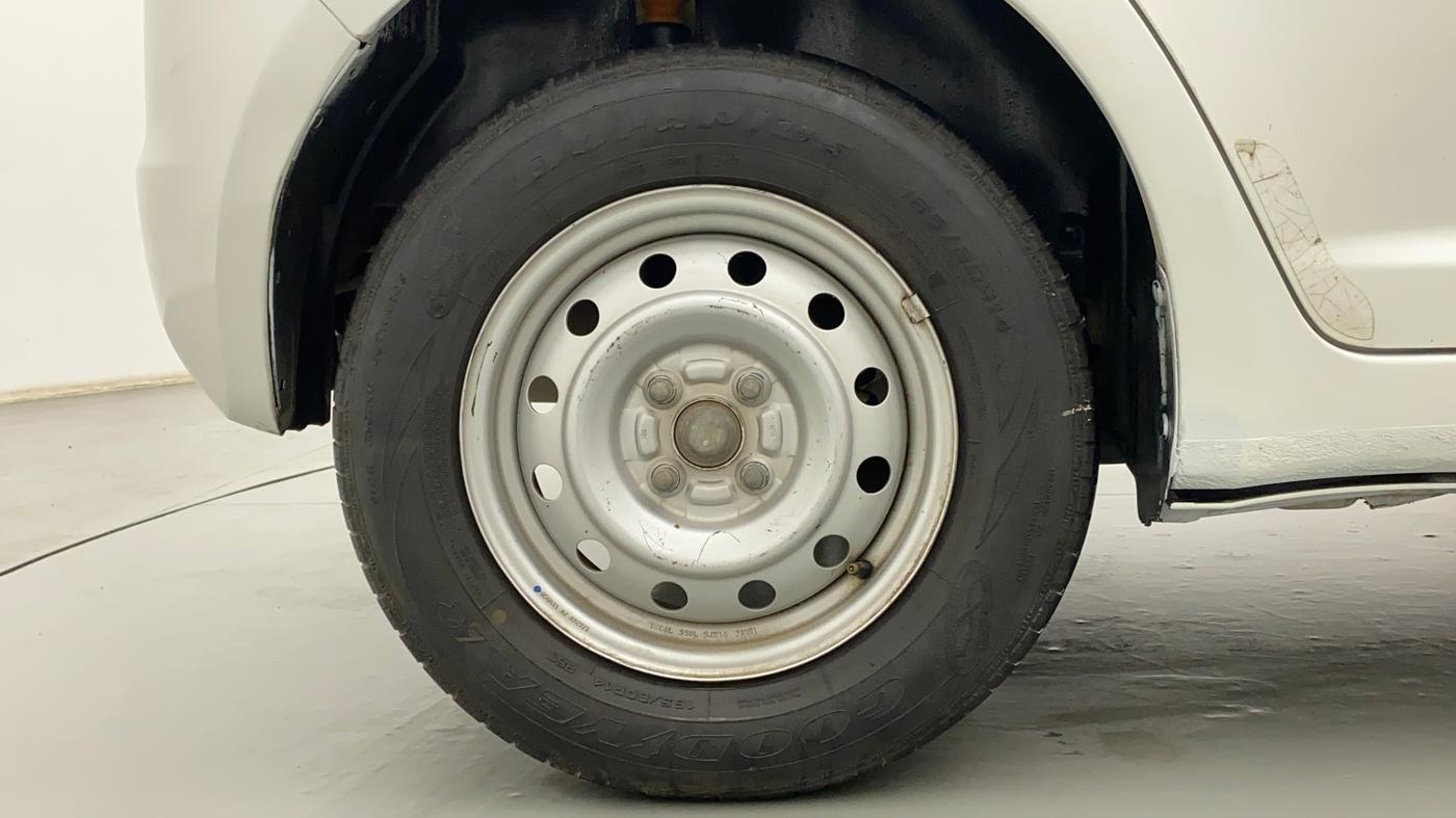 2011 Maruti Swift LXI, Petrol, Manual, 81,771 km, Right Rear Wheel
