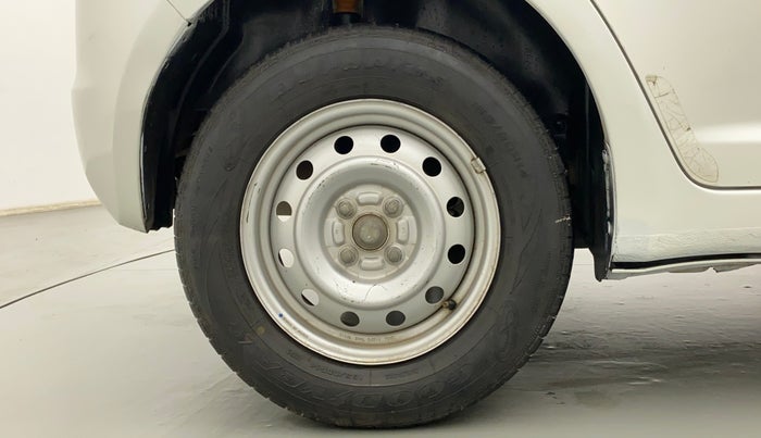 2011 Maruti Swift LXI, Petrol, Manual, 81,771 km, Right Rear Wheel