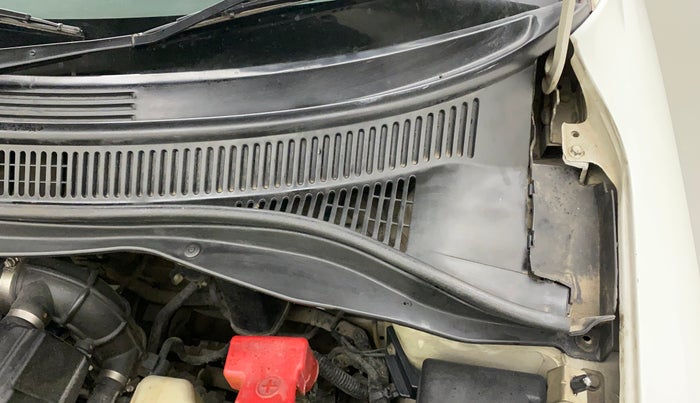 2011 Maruti Swift LXI, Petrol, Manual, 81,771 km, Bonnet (hood) - Cowl vent panel has minor damage