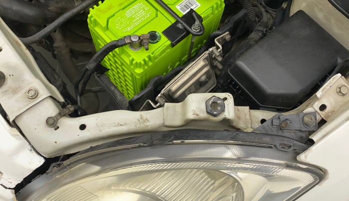 2011 Maruti Swift LXI, Petrol, Manual, 81,771 km, Left headlight - Clamp has minor damage