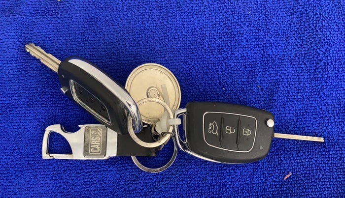 2014 Hyundai Xcent S (O) 1.2, Petrol, Manual, 34,833 km, Key Close Up