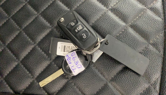 2020 Tata Tiago XZA PLUS PETROL, Petrol, Automatic, 63,253 km, Key Close Up