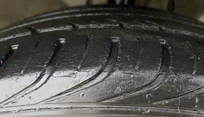 2014 Hyundai i20 MAGNA 1.2, Petrol, Manual, 32,251 km, Right Front Tyre Tread
