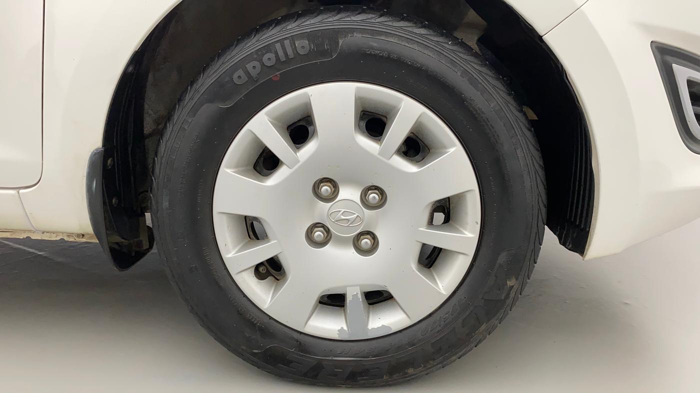 2014 Hyundai i20 MAGNA 1.2, Petrol, Manual, 32,251 km, Right Front Wheel