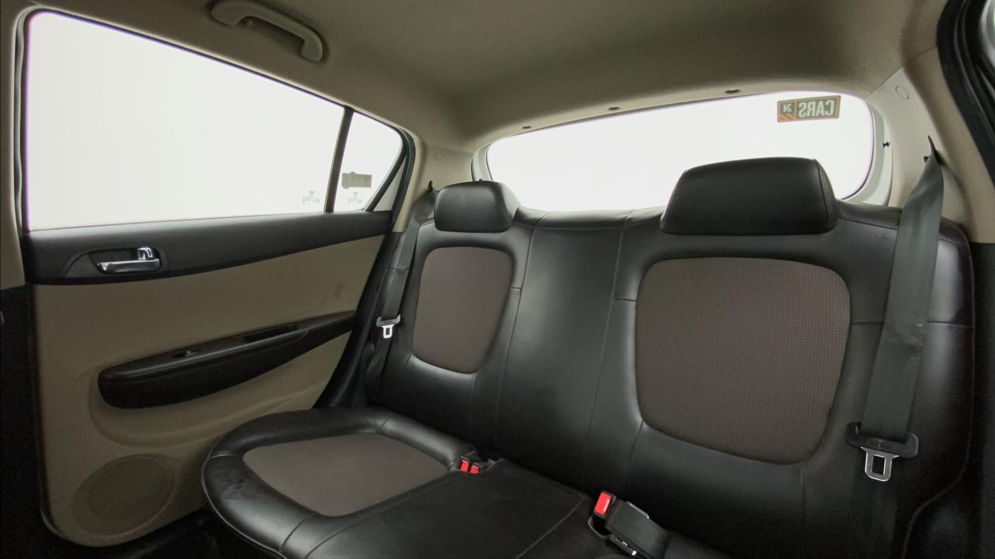 2014 Hyundai i20 MAGNA 1.2, Petrol, Manual, 32,251 km, Right Side Rear Door Cabin