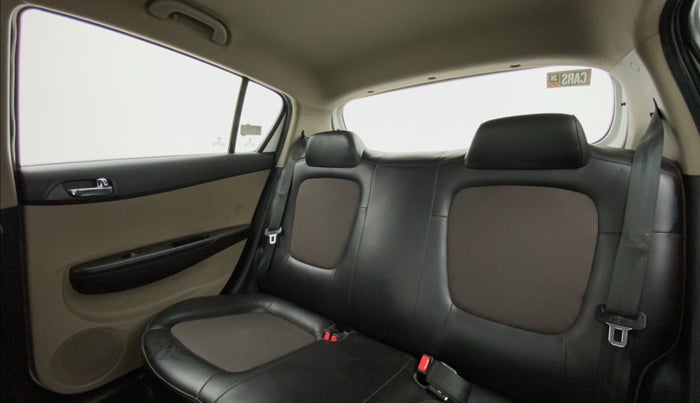 2014 Hyundai i20 MAGNA 1.2, Petrol, Manual, 32,251 km, Right Side Rear Door Cabin