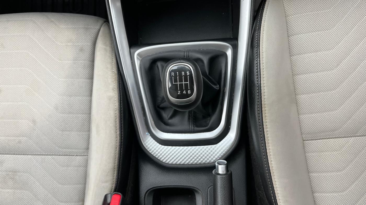 2021 KIA SONET HTX 1.0 IMT, Petrol, Manual, 52,945 km, Gear Lever