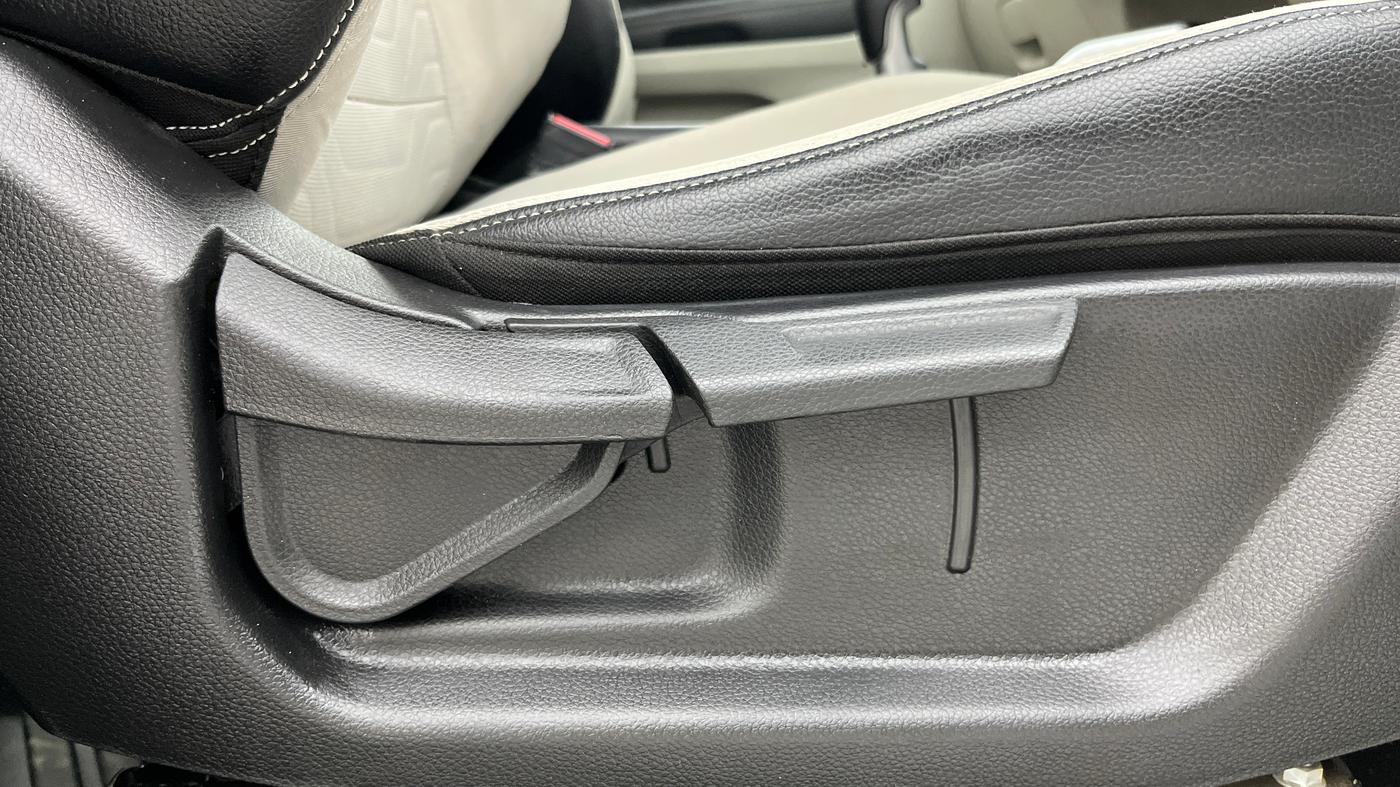 2021 KIA SONET HTX 1.0 IMT, Petrol, Manual, 52,945 km, Driver Side Adjustment Panel