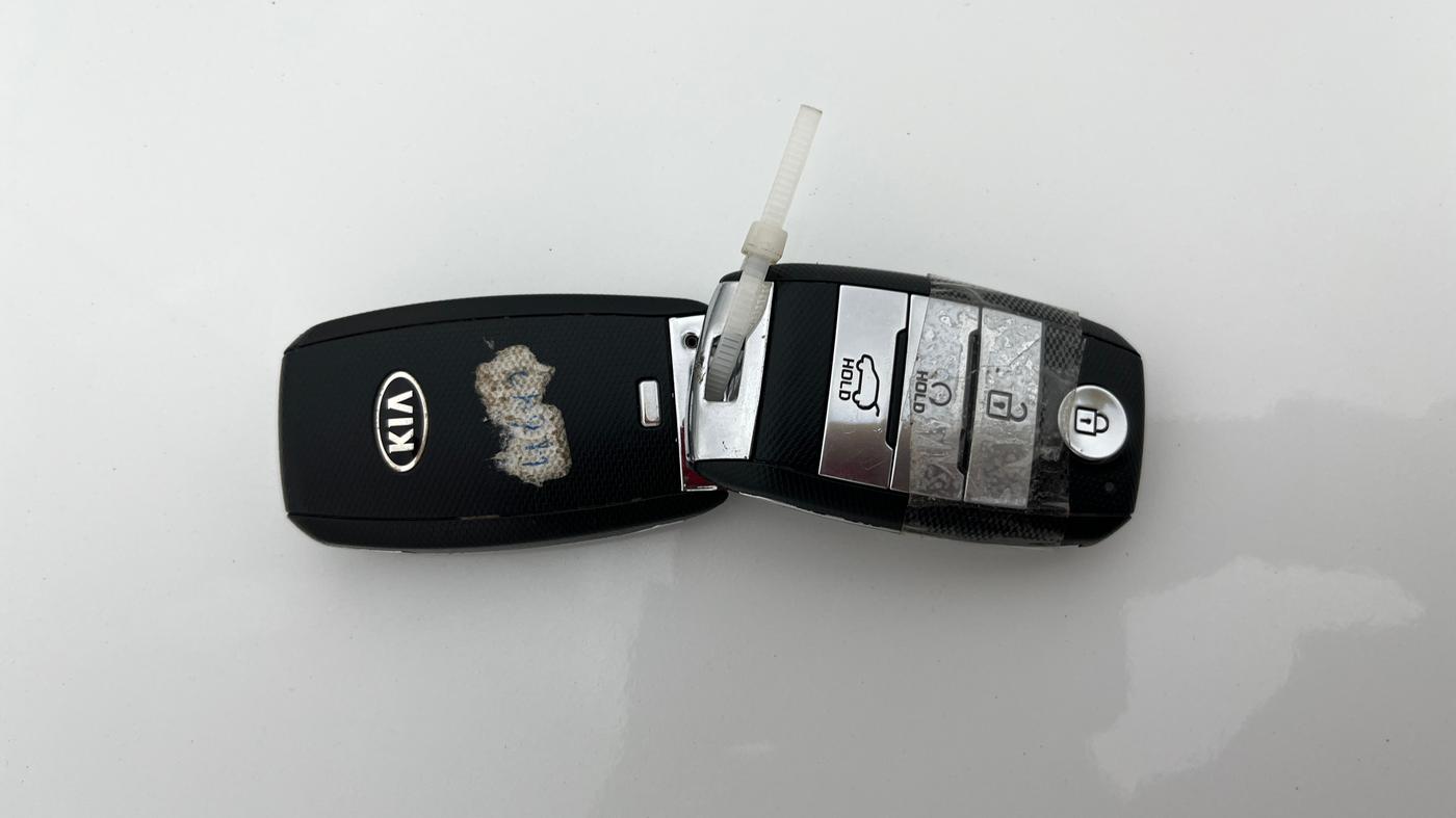 2021 KIA SONET HTX 1.0 IMT, Petrol, Manual, 52,945 km, Key Close Up
