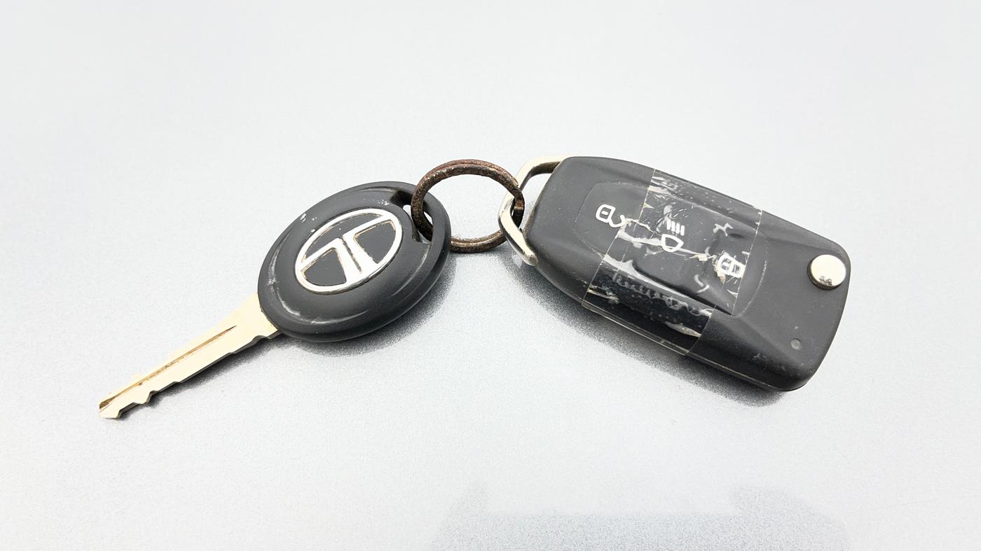 2018 Tata TIGOR XT PETROL, Petrol, Manual, 92,349 km, Key Close Up