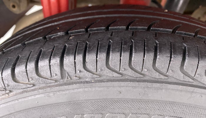 2013 Maruti Alto 800 LXI, Petrol, Manual, 30,129 km, Right Rear Tyre Tread