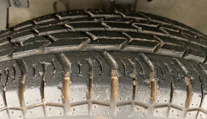 2014 Maruti Swift VDI, Diesel, Manual, 67,932 km, Left Front Tyre Tread